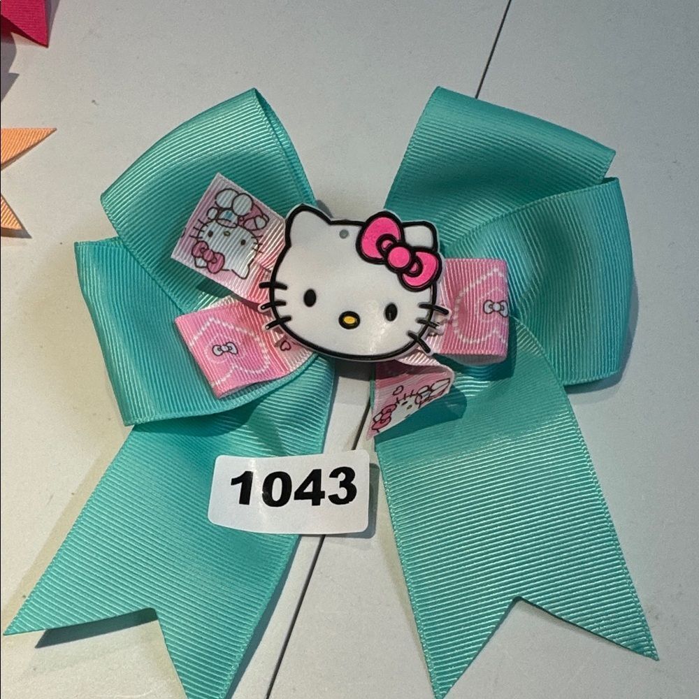 1043 Mint Green Color Hello Kitty Aligator Clip Hair Bow